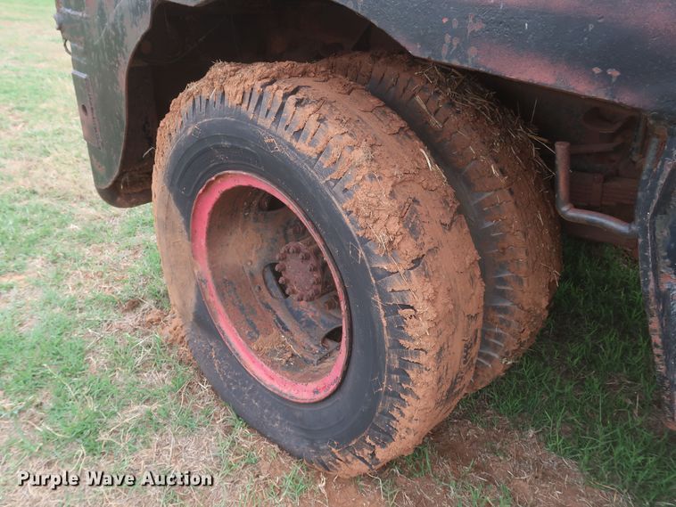 image for item KR9864 1974 Ford F750  winch truck