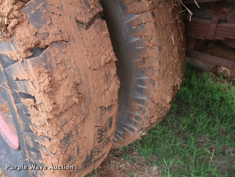 image for item KR9864 1974 Ford F750  winch truck