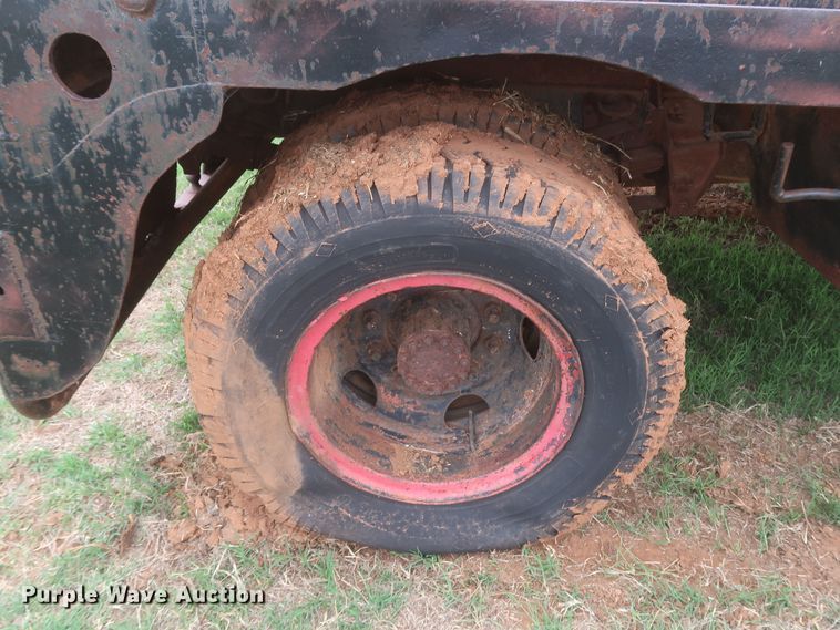 image for item KR9864 1974 Ford F750  winch truck