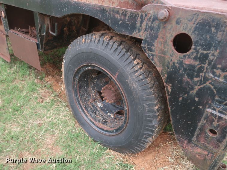 image for item KR9864 1974 Ford F750  winch truck