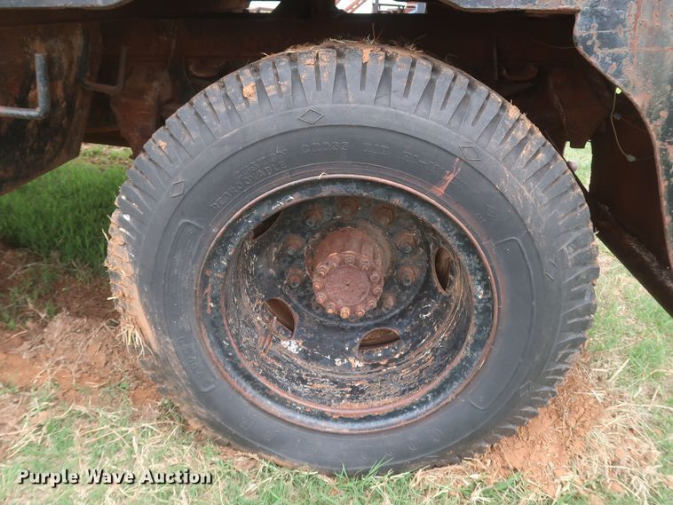 image for item KR9864 1974 Ford F750  winch truck