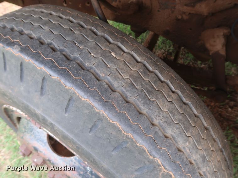 image for item KR9864 1974 Ford F750  winch truck