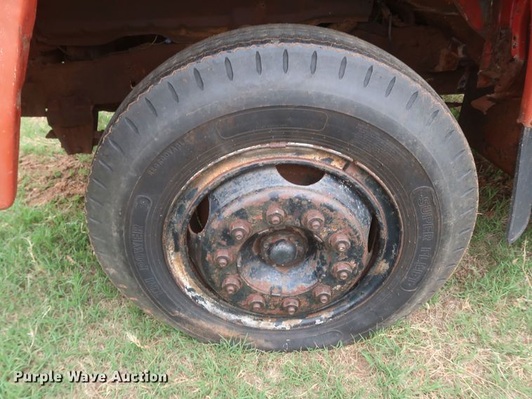 image for item KR9864 1974 Ford F750  winch truck