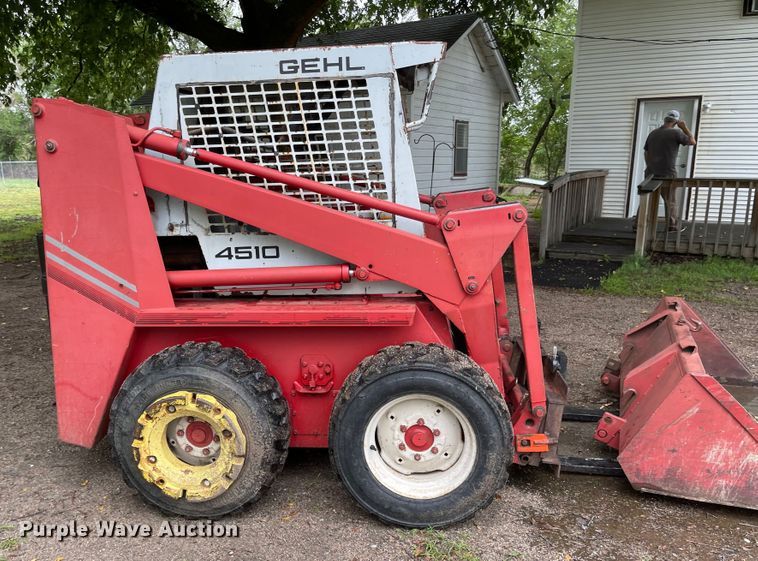 image for item LF9267 Gehl 4510  skid steer loader