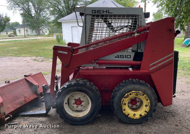 image for item LF9267 Gehl 4510  skid steer loader