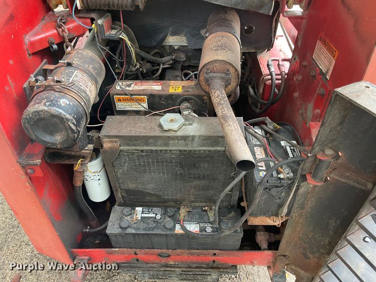 image for item LF9267 Gehl 4510  skid steer loader