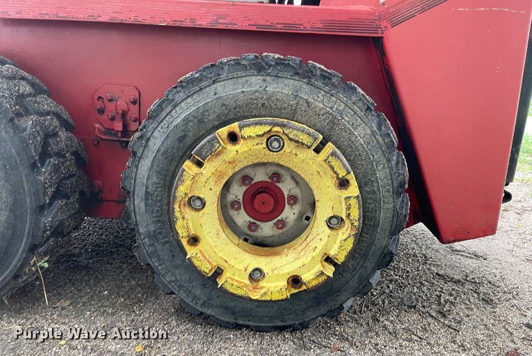 image for item LF9267 Gehl 4510  skid steer loader