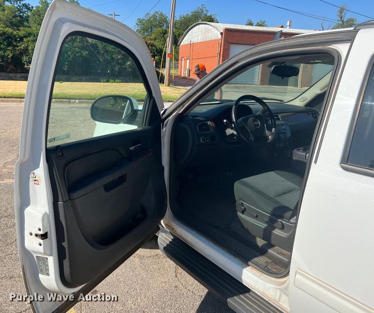 image for item LI9348 2011 Chevrolet Suburban  SUV