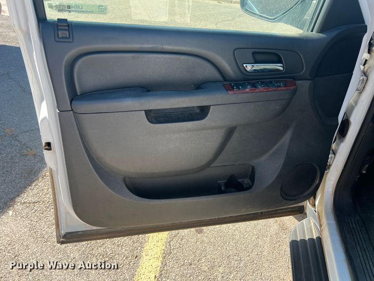 image for item LI9348 2011 Chevrolet Suburban  SUV