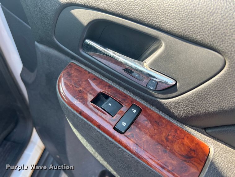 image for item LI9348 2011 Chevrolet Suburban  SUV