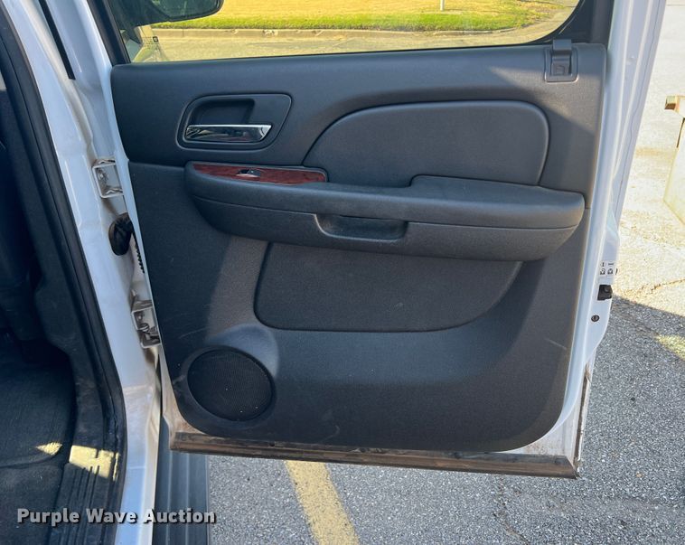 image for item LI9348 2011 Chevrolet Suburban  SUV