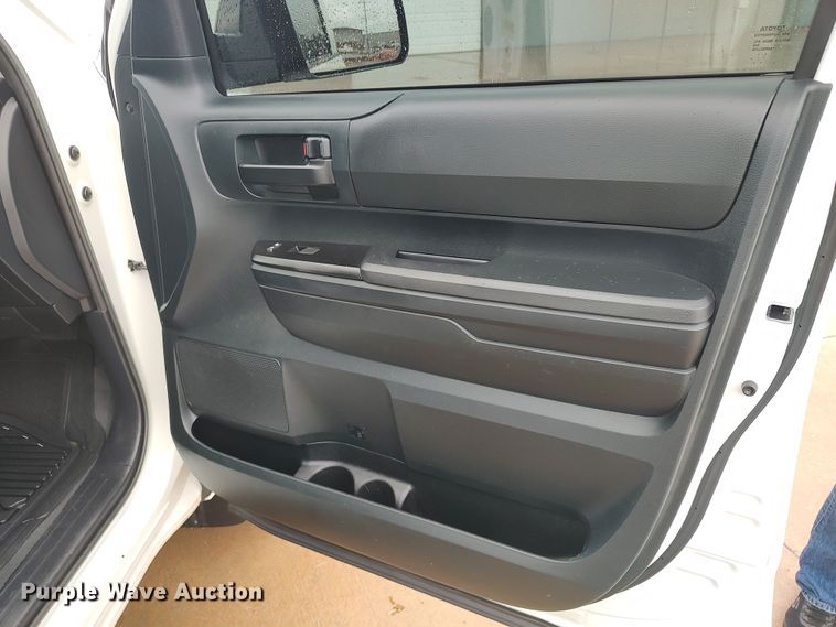 image for item LK9005 2017 Toyota Tundra  Double Cab pickup truck