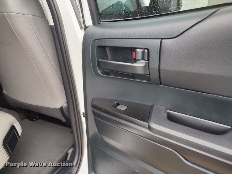 image for item LK9005 2017 Toyota Tundra  Double Cab pickup truck