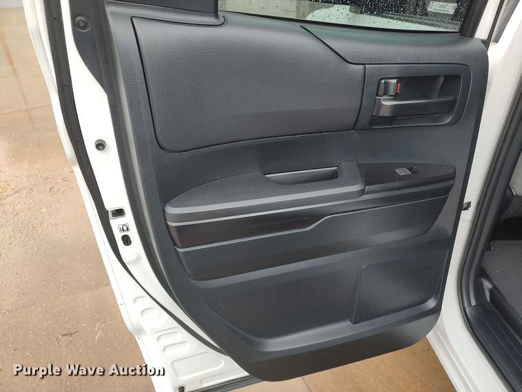 image for item LK9005 2017 Toyota Tundra  Double Cab pickup truck