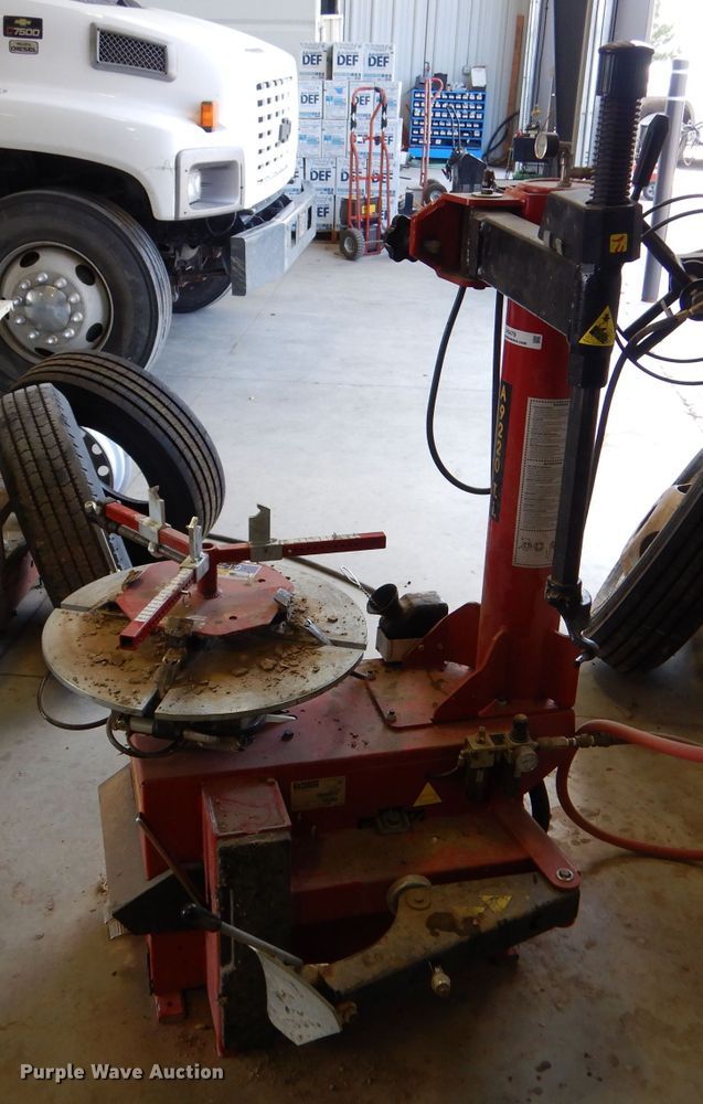 image for item LP9479 2013 Corghi A9220 TI MA  rim clamp tire machine