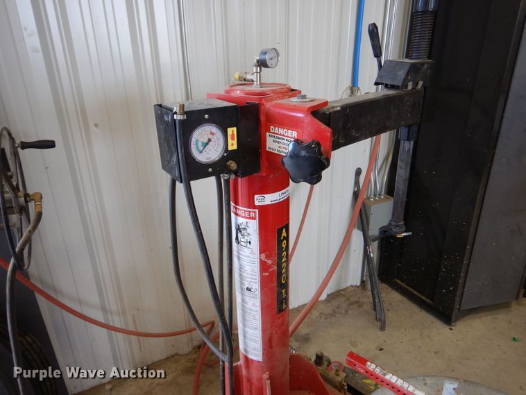 image for item LP9479 2013 Corghi A9220 TI MA  rim clamp tire machine