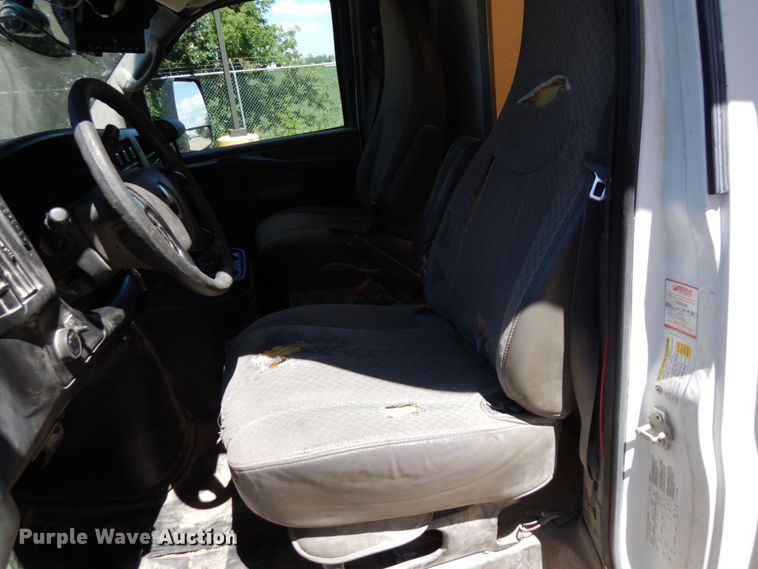 image for item MF9731 2015 GMC Savana G3500  delivery van