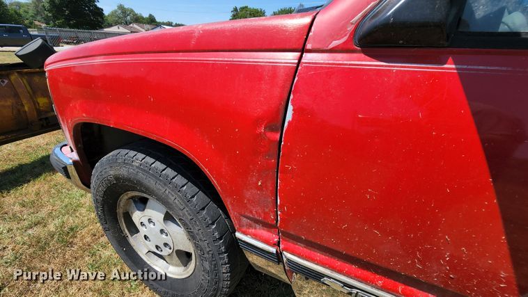 image for item MK9048 1992 Chevrolet K1500  Ext. Cab pickup truck