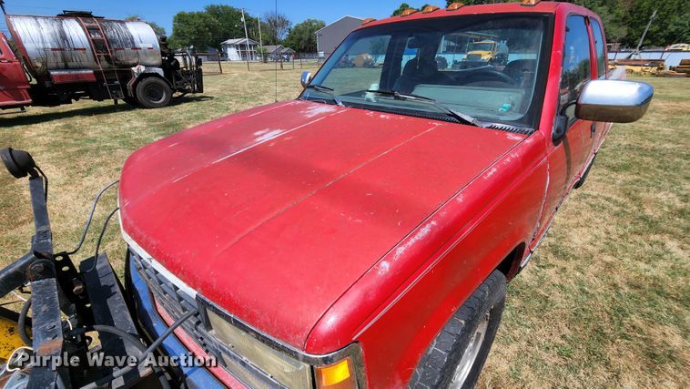 image for item MK9048 1992 Chevrolet K1500  Ext. Cab pickup truck