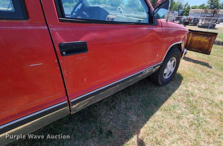 image for item MK9048 1992 Chevrolet K1500  Ext. Cab pickup truck