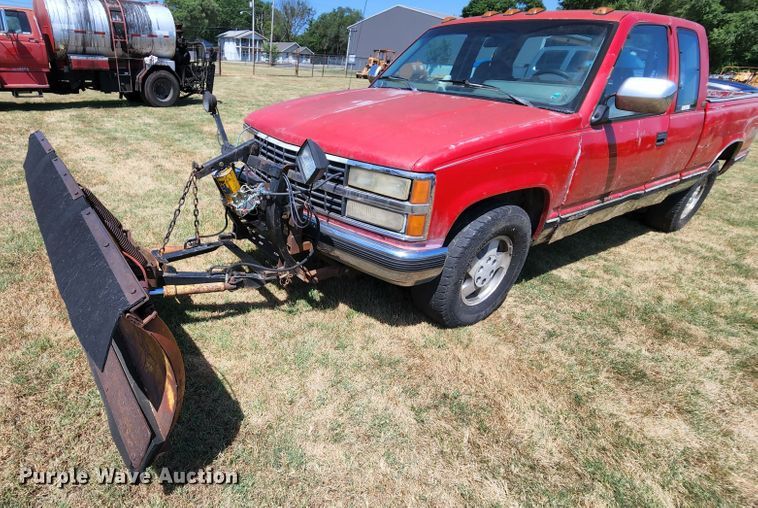 image for item MK9048 1992 Chevrolet K1500  Ext. Cab pickup truck