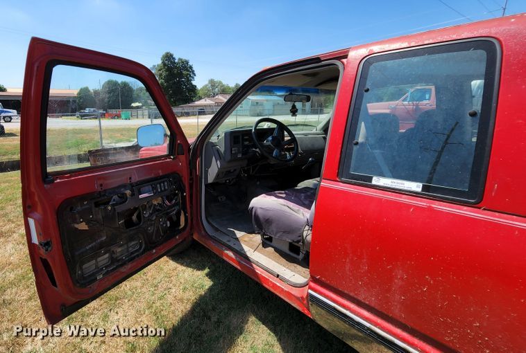 image for item MK9048 1992 Chevrolet K1500  Ext. Cab pickup truck