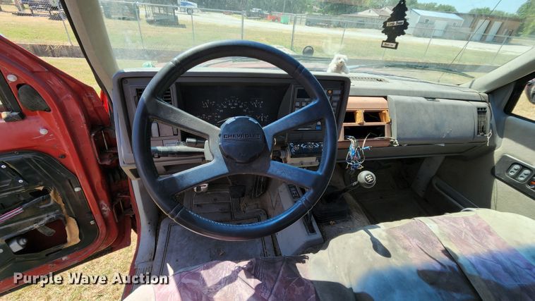 image for item MK9048 1992 Chevrolet K1500  Ext. Cab pickup truck