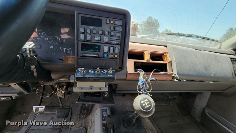 image for item MK9048 1992 Chevrolet K1500  Ext. Cab pickup truck