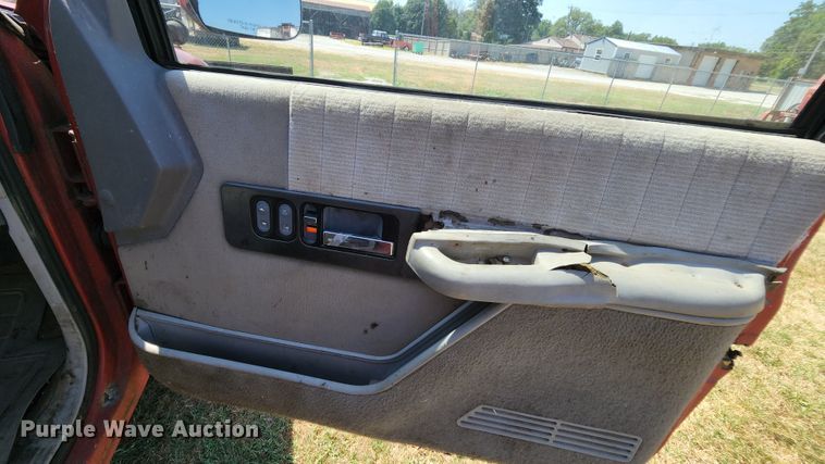 image for item MK9048 1992 Chevrolet K1500  Ext. Cab pickup truck