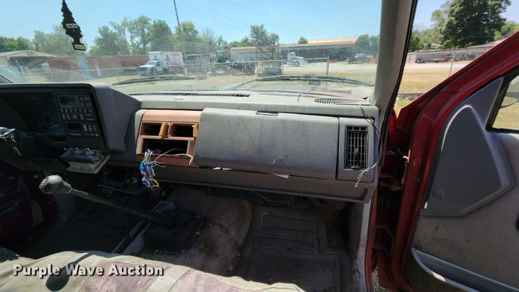 image for item MK9048 1992 Chevrolet K1500  Ext. Cab pickup truck