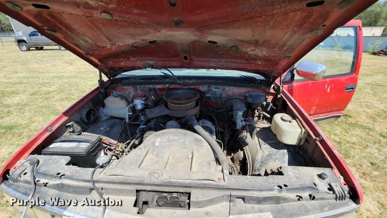 image for item MK9048 1992 Chevrolet K1500  Ext. Cab pickup truck