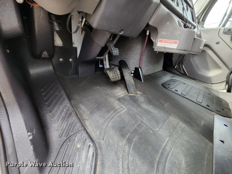 image for item MK9069 2014 Freightliner Business Class M2  delivery truck