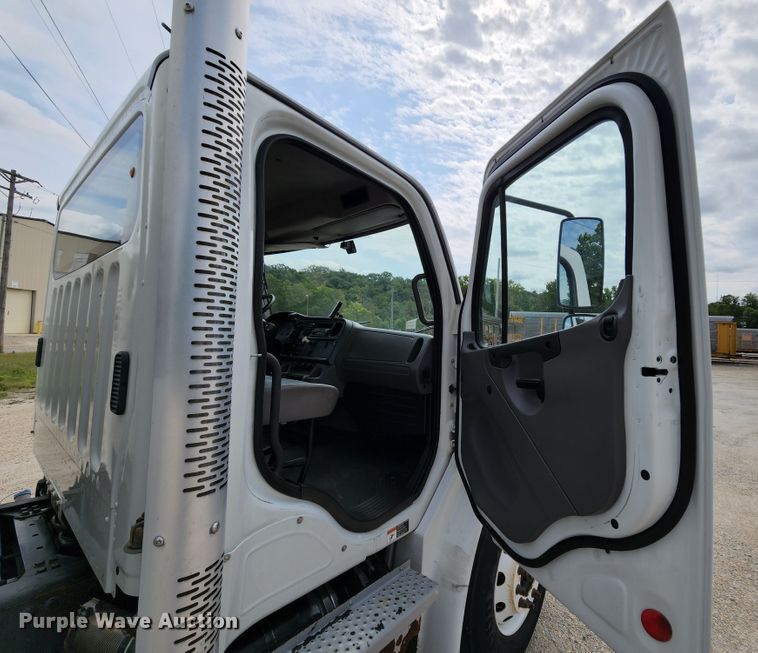 image for item MK9069 2014 Freightliner Business Class M2  delivery truck