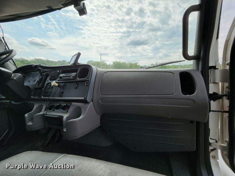image for item MK9069 2014 Freightliner Business Class M2  delivery truck