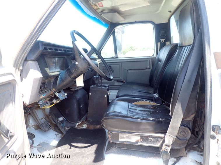 image for item DF5003 1998 Ford FT900  dump truck