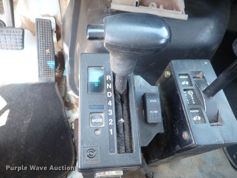 image for item DF5003 1998 Ford FT900  dump truck