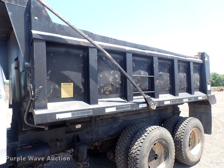 image for item DF5003 1998 Ford FT900  dump truck