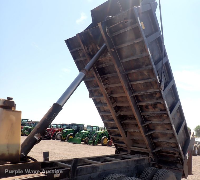 image for item DF5003 1998 Ford FT900  dump truck