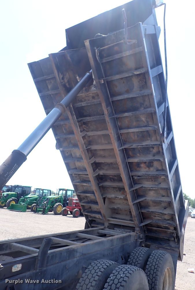 image for item DF5003 1998 Ford FT900  dump truck