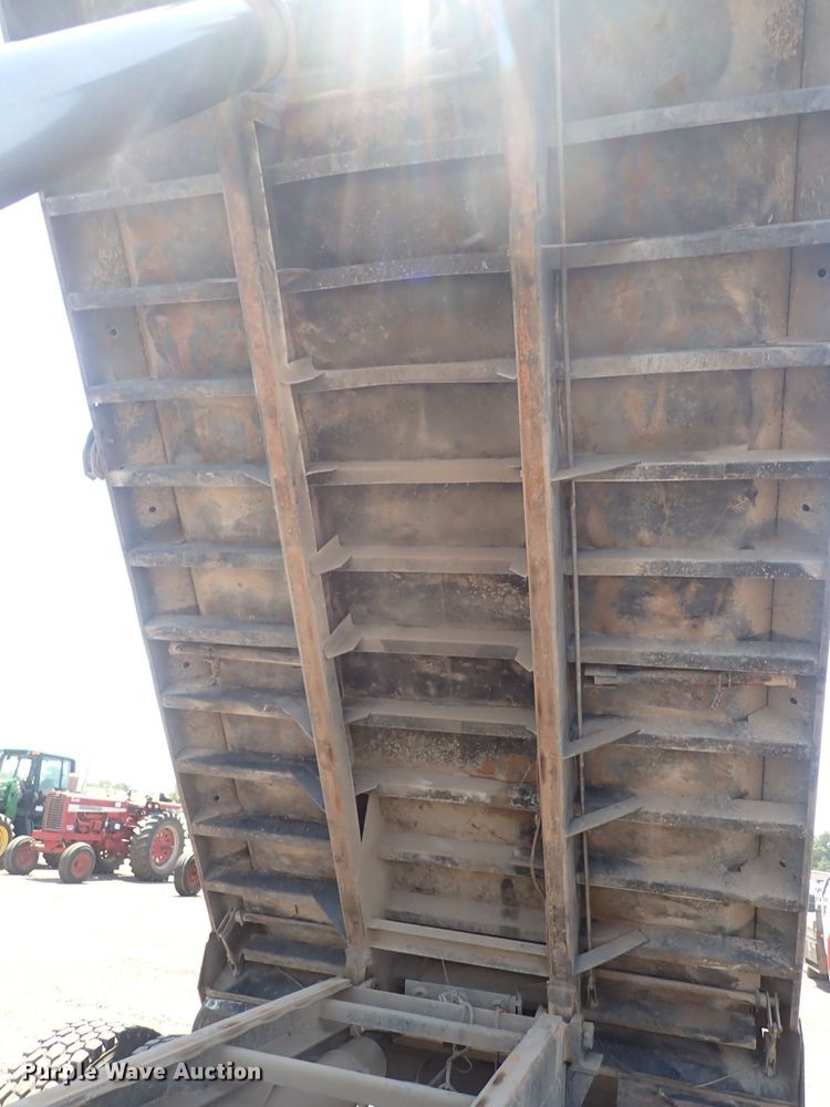 image for item DF5003 1998 Ford FT900  dump truck