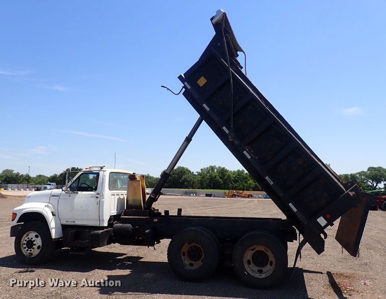 image for item DF5003 1998 Ford FT900  dump truck