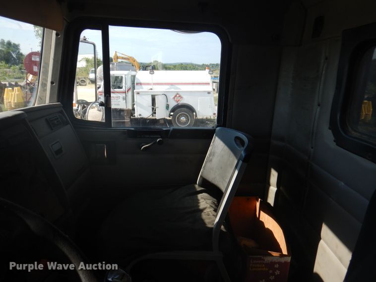 image for item DJ3847 2003 Kenworth T800  dump truck