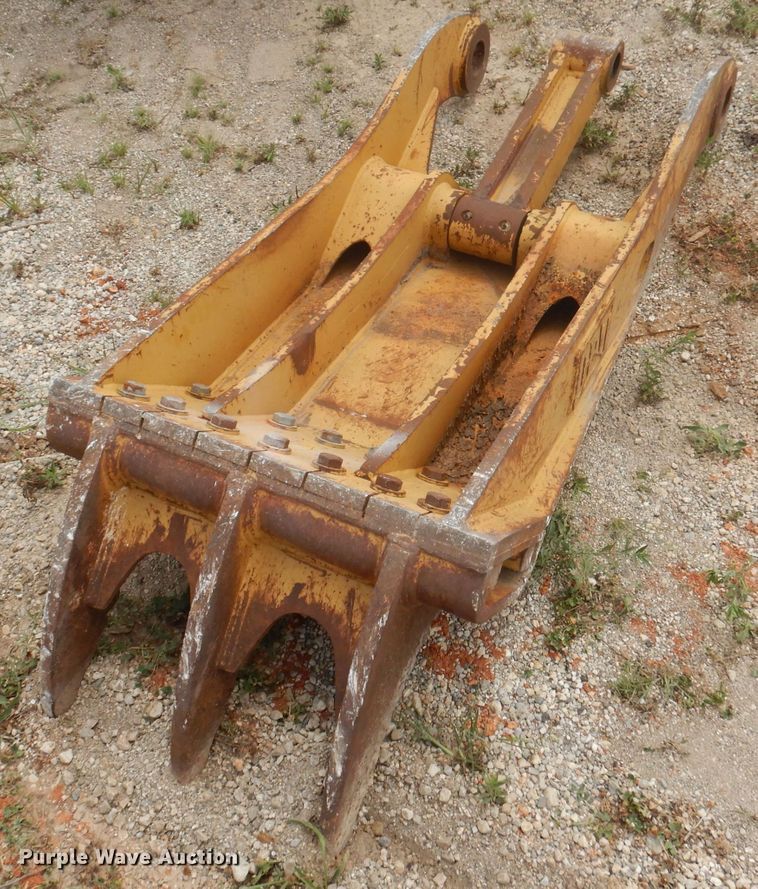 Caterpillar excavator thumb in Springdale, AR Item DJ3856 sold