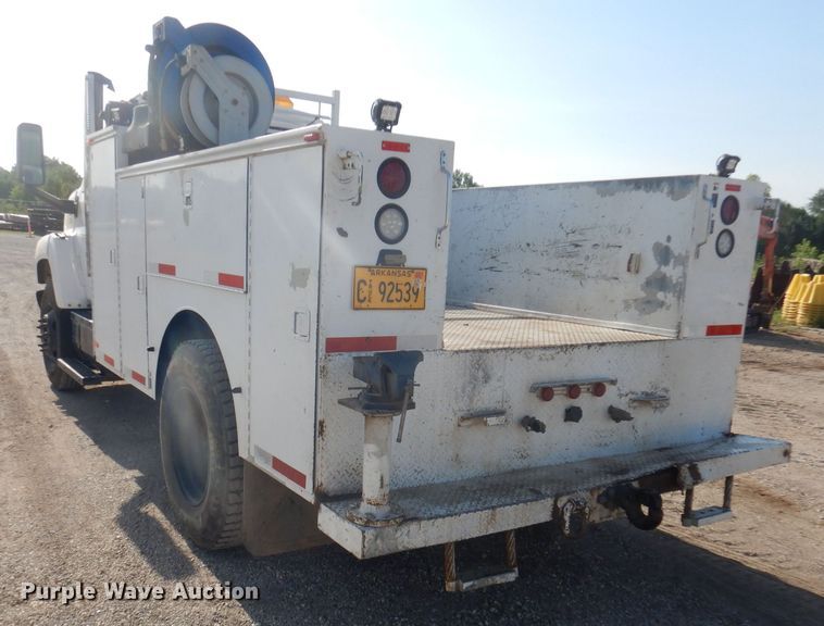 image for item DJ3862 2005 Chevrolet C7500  utility / service truck