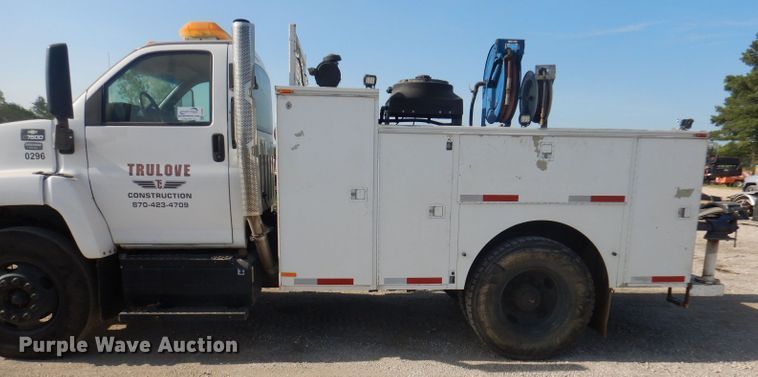 image for item DJ3862 2005 Chevrolet C7500  utility / service truck