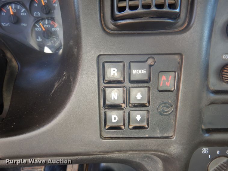 image for item DJ3862 2005 Chevrolet C7500  utility / service truck