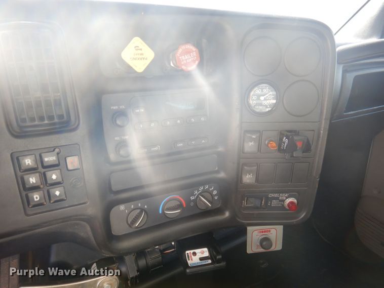 image for item DJ3862 2005 Chevrolet C7500  utility / service truck