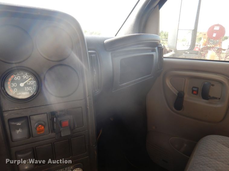 image for item DJ3862 2005 Chevrolet C7500  utility / service truck