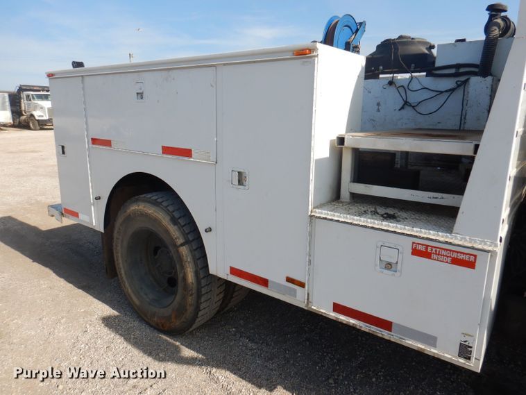 image for item DJ3862 2005 Chevrolet C7500  utility / service truck