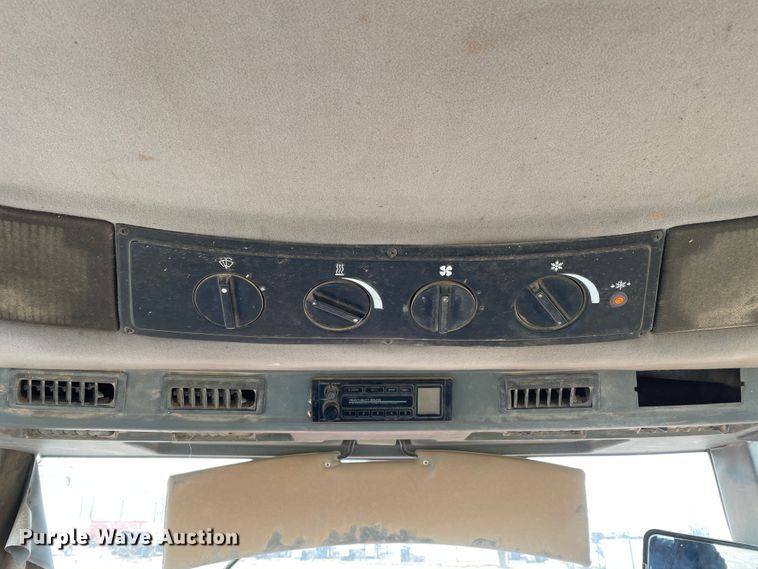 image for item DJ5028 1997 Case IH 8940  MFWD tractor